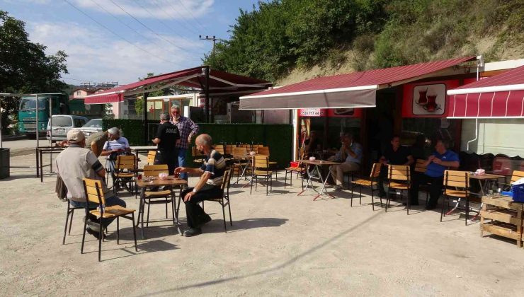 Selde dükkanlarını kaybeden esnaf, konteynır işyerlerinde faaliyetlerini yürütüyor