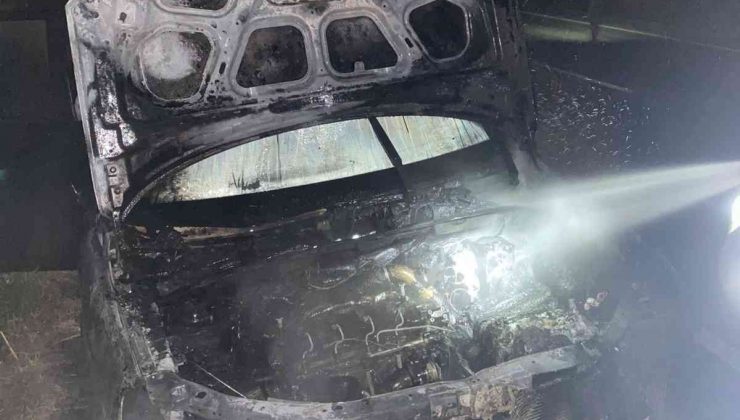 Seyir halinde yanan otomobil kullanılamaz hale geldi