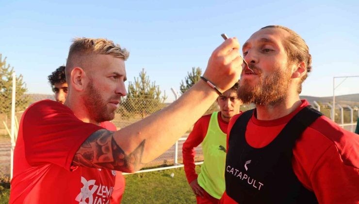 Sivasspor’da Koray Altınay’a sürpriz doğum günü kutlaması