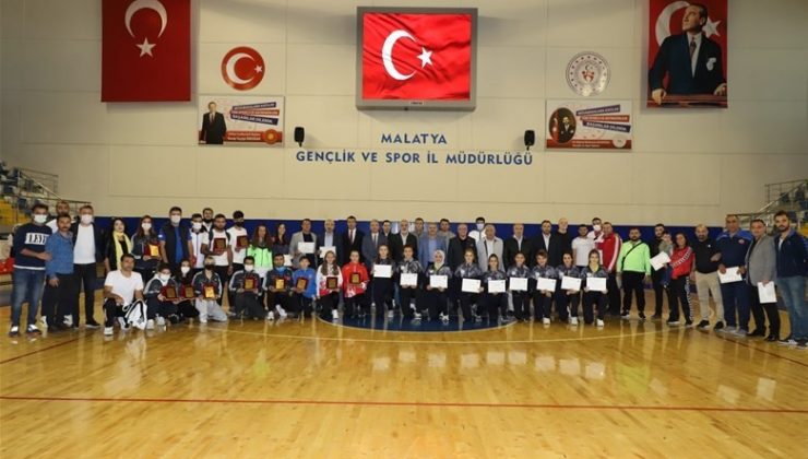 ’’Sporun Enleri Ödül’’ töreni düzenlendi