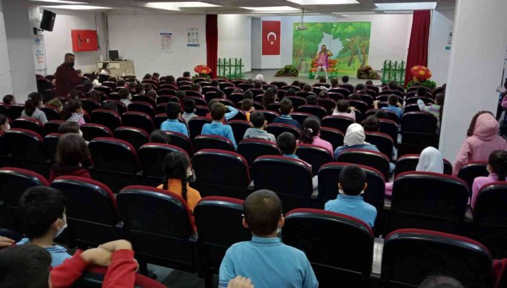 Sultangazili çocuklara tiyatroyla eğlenceli pandemi eğitimi