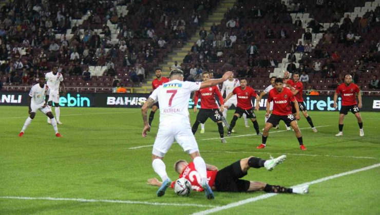 Süper Lig: A. Hatayspor: 0 – Gaziantep FK: 0 (İlk yarı)