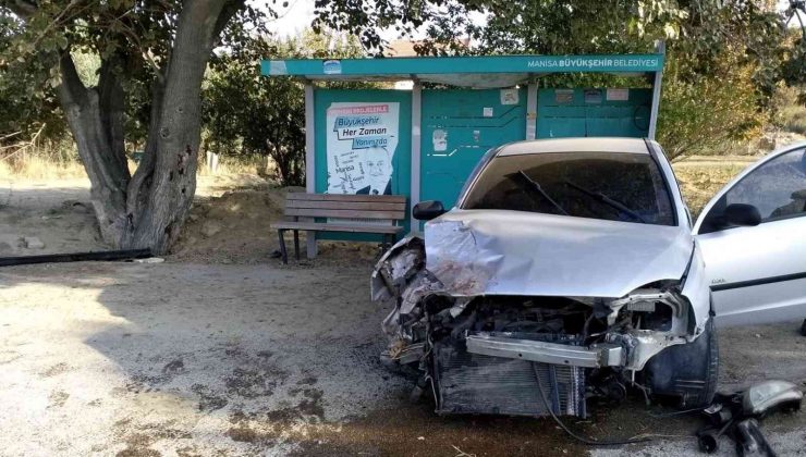 Sürücüsünün direksiyon hakimiyetini kaybetti araç ağaca çarptı