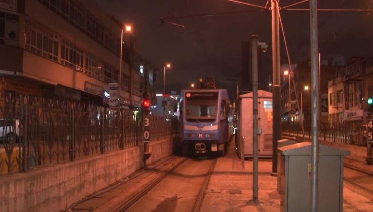 T4 tramvay hattında yaşanan arıza nedeniyle seferler durdu