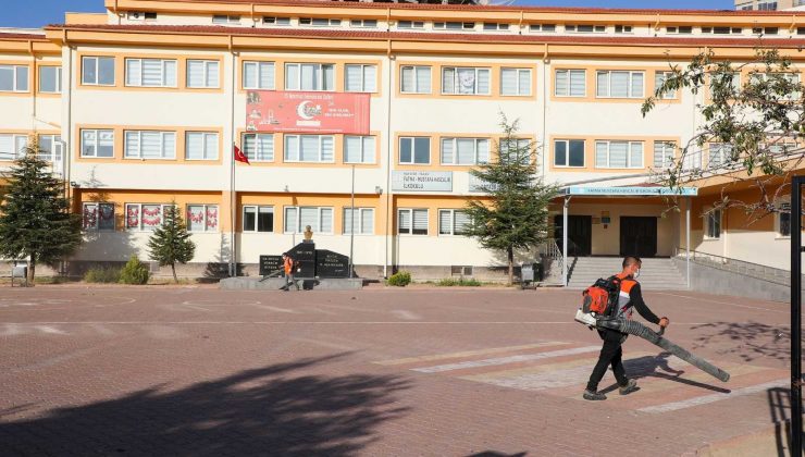 Talas Belediyesi okullara dokunmaya devam ediyor