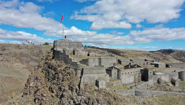 Tarihi Kars Kalesi havadan görüntülendi