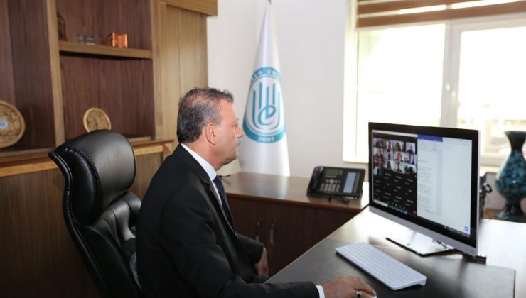 “Tarihten Bugüne Kapılar Açan Şehir: Ahlat” Uluslararası Sempozyumu gerçekleştirildi