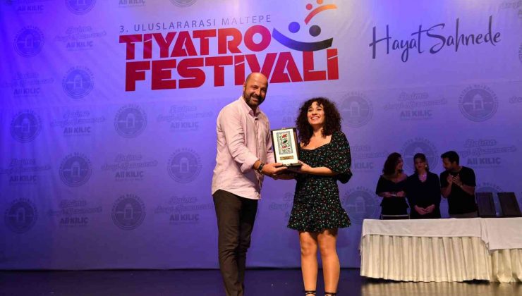 Tarsus Şehir Tiyatrosu bir ödül daha aldı