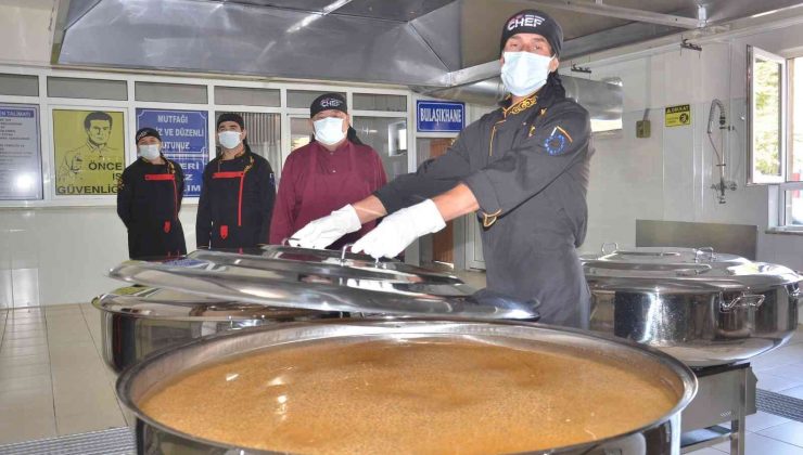 Taşımalı sistemdeki 3 bin öğrencinin yemeği bu mutfaktan çıkıyor