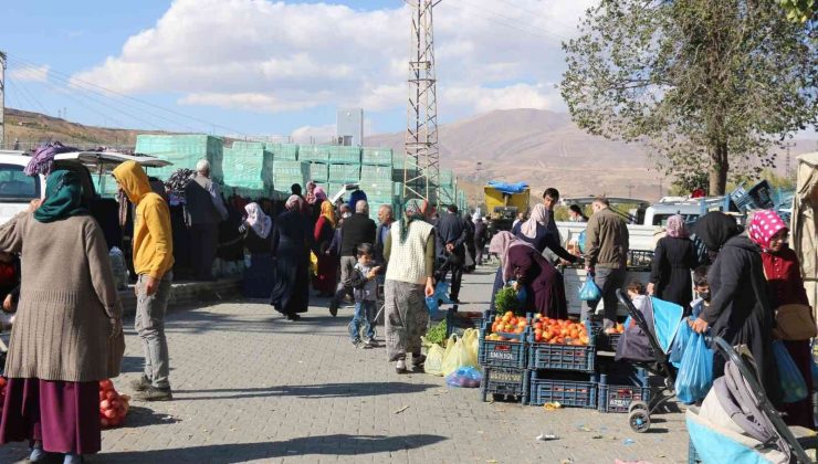 Tatvan’da pazar geleneği devam ediyor