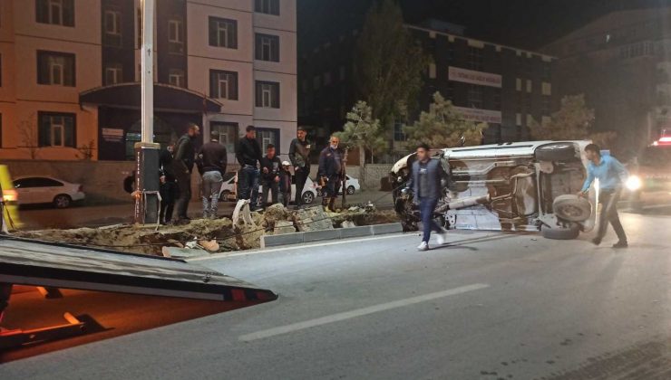 Tatvan’da trafik kazası 2 yaralı