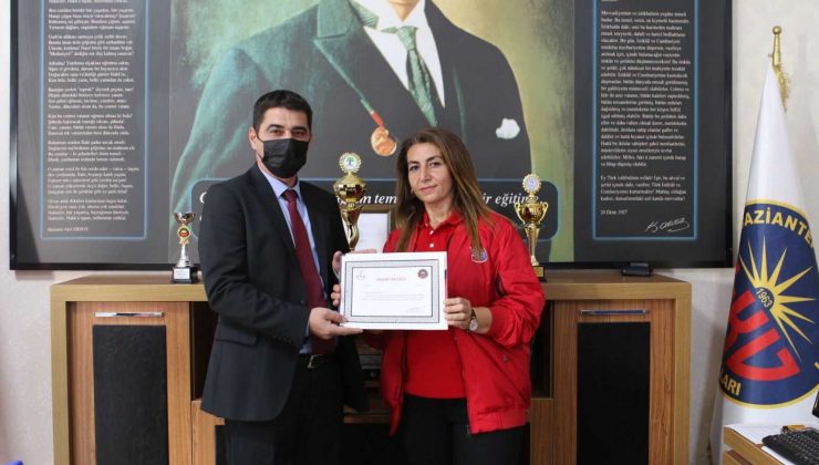 Teknofest’te başarılı olan öğrencilere ödül