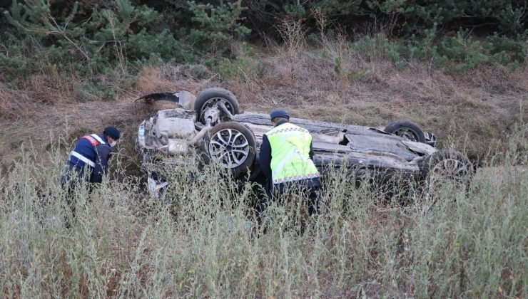 TEM’de otomobil şarampole devrildi