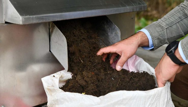 Tepebaşı’nda atığını getiren doğal gübre götürüyor