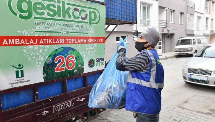 Tepebaşı’nda güvenle çalışan toplayıcılar 1 yılda 3 bin ton atık topladı