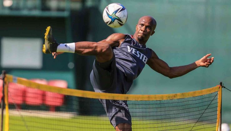 Trabzonspor’da Nwakaeme eldivenleri giydi