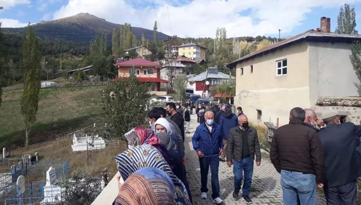 Trafik kazasında hayatını kaybeden karı-koca yan yana toprağa verildi