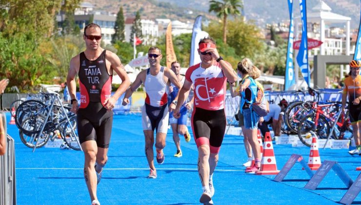 Triatlon Yarışında 30. yıla özel nostalji yarışı yapıldı