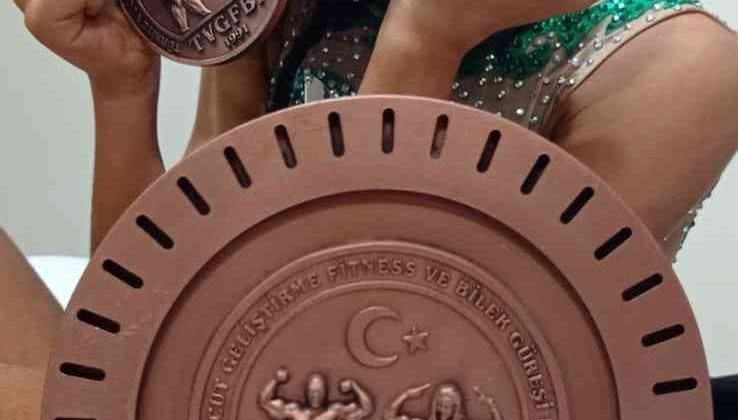 Türkiye Çocuk Fitness Şampiyonası’nda Adanalı çocuk 3. oldu