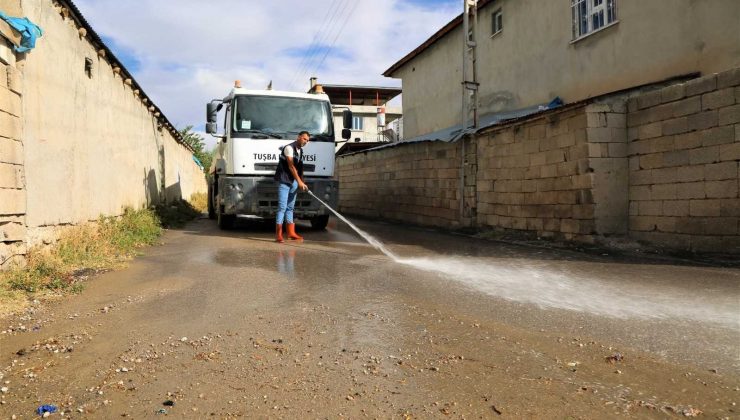 Tuşba’daki su taşkınlarının izleri siliniyor