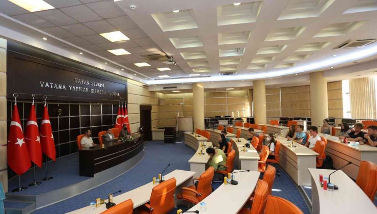 Tütüncü, yabancı konukları ağırladı