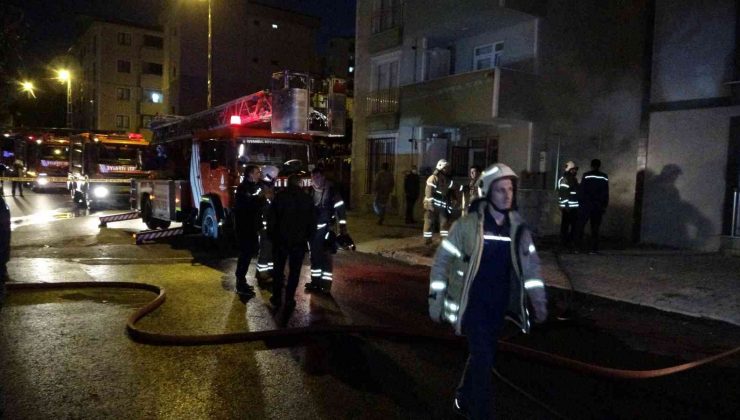 Tuzla’da yangında mahsur kalanları tır üzerinden kurtarma anları kamerada