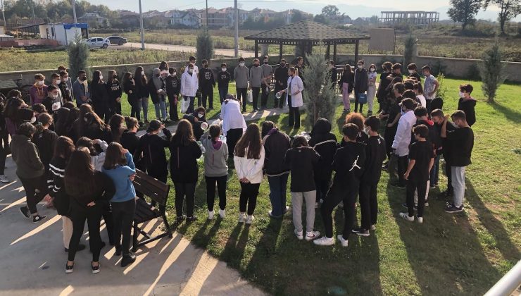 Uğurlu öğrenciler geri dönüşümü öğreniyorlar