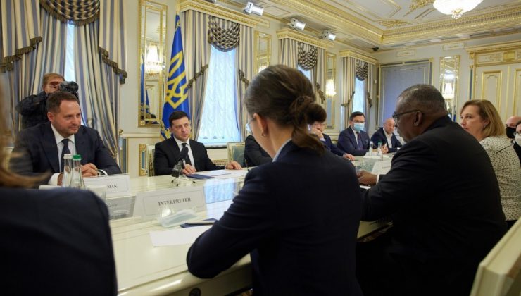 Ukrayna Devlet Başkanı Zelenskiy, ABD Savunma Bakanı Austin ile görüştü