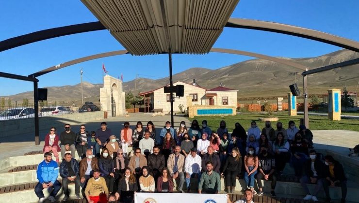 Üniversite öğrencilerinden çevre temizliği etkinliği