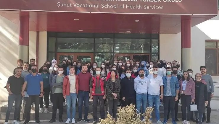 Üniversite öğrencilerine afetlerde sağlık hizmetleri eğitimi verildi