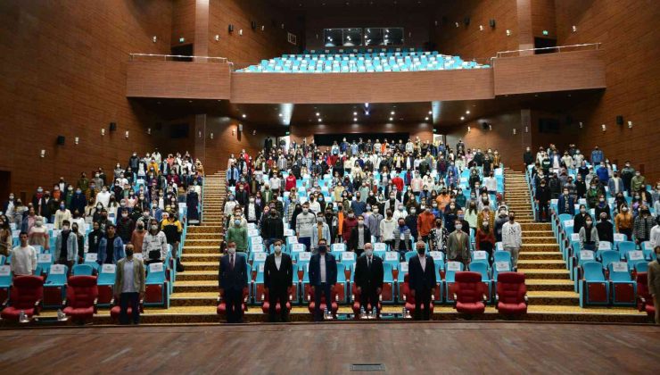 Uşak Üniversitesinde yeni öğrencilere yönelik oryantasyon programı gerçekleşti