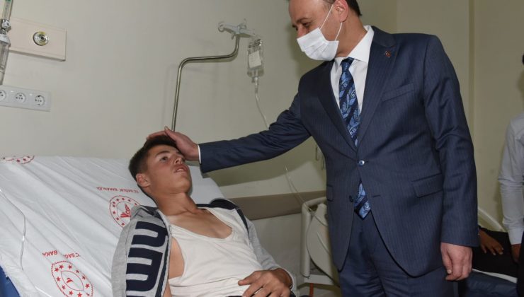 Vali Erin kazada yaralanan öğrencileri ziyaret etti