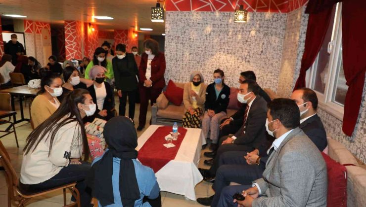 Vali Öksüz, yurtlarda incelemede bulundu