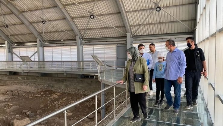 Vali Soytürk Oylum Höyük kazı alanında inceleme yaptı