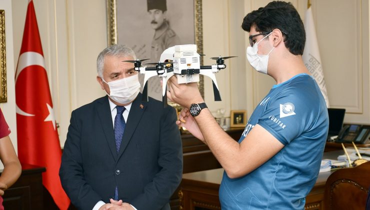 Vali Yıldırım TÜBİTAK yarışmasında dereceye giren öğrencileri tebrik etti
