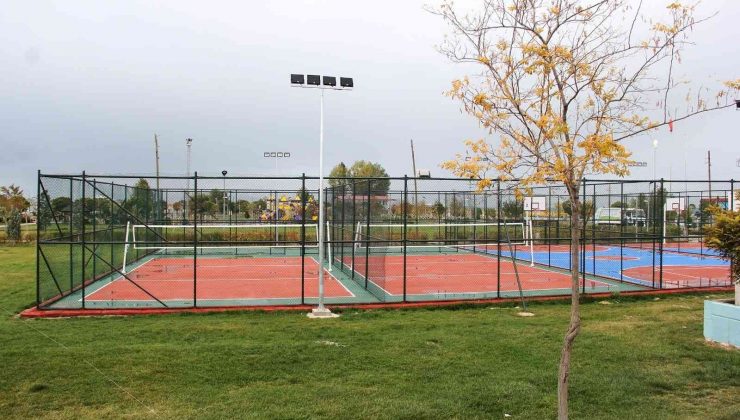 Van Büyükşehir Belediyesi parklara yeni sosyal donatılar kurdu