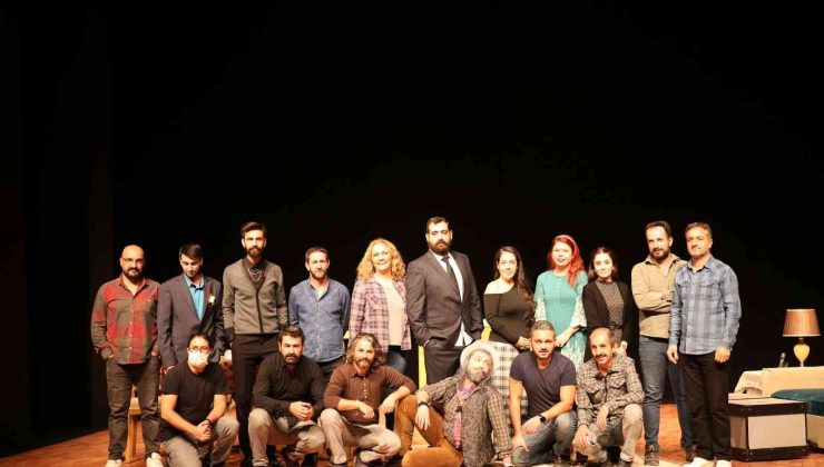 Van Devlet Tiyatrosu perdelerini açtı