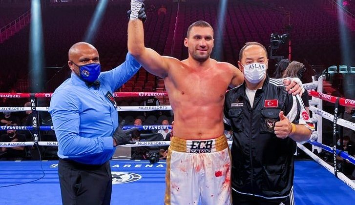 Victor Faust, Mike Marshall’ı nakavtla yendi