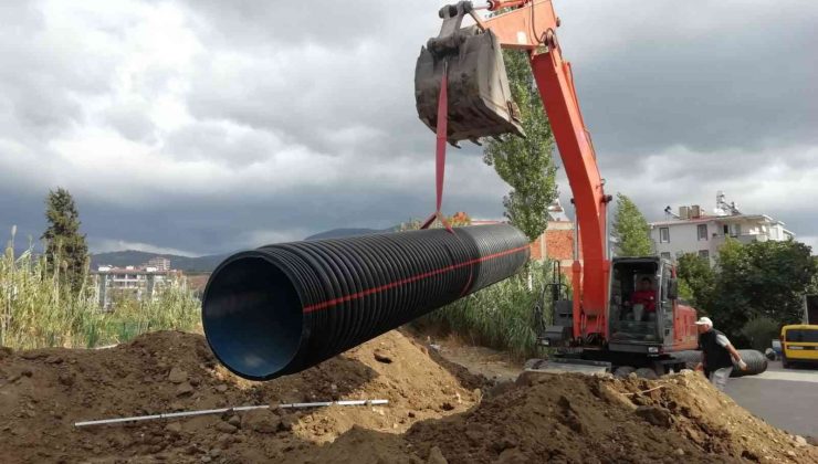 Yağmur suyu hattı çalışmaları devam ediyor