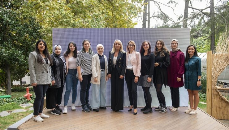 Yapay zeka teknolojisine kadın eli değecek