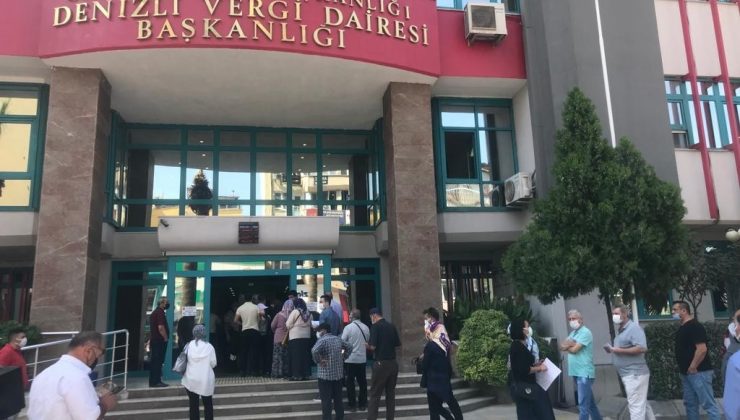 Yapılandırma için son güne kalanlar saatlerce sıra bekledi