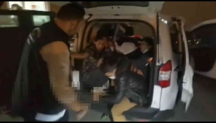 Yolcu ve bagaj kısmında saklanmış 10 kaçak göçmen yakalandı