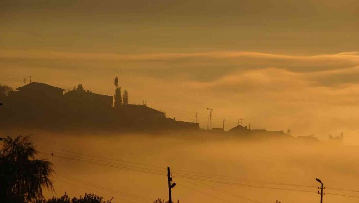 Yüksekova’da etkili olan sis kartpostallık görüntüler oluşturdu