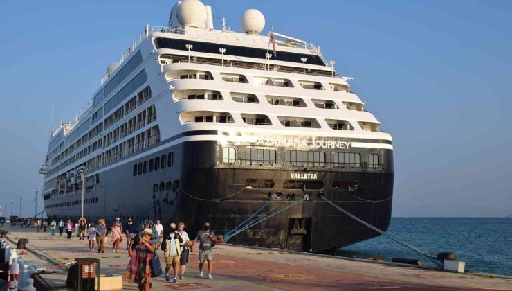Zenginler Gemisi’ Azamara Journey Kuşadası’nda