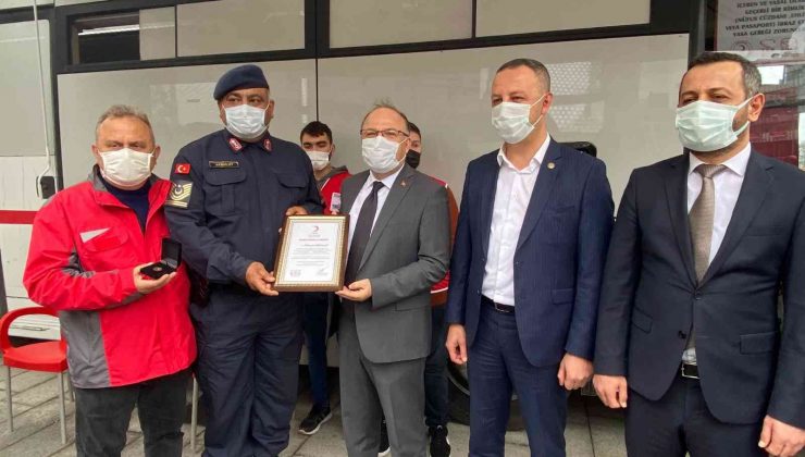 ’Zonguldak’ın Kanında Hayat Var’ sloganıyla vatandaşlara kan bağışı çağrısı yaptılar