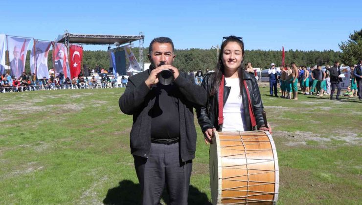 Zurnacı babanın davulcu kızı