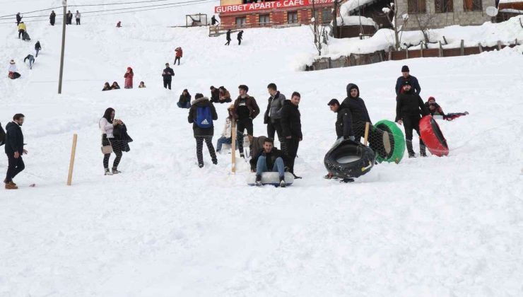 14. Ayder Kar Festivali’nin ilk günü renkli görüntülerle son buldu