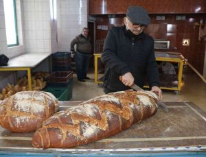 15 kiloluk balina ekmeğe yoğun ilgi