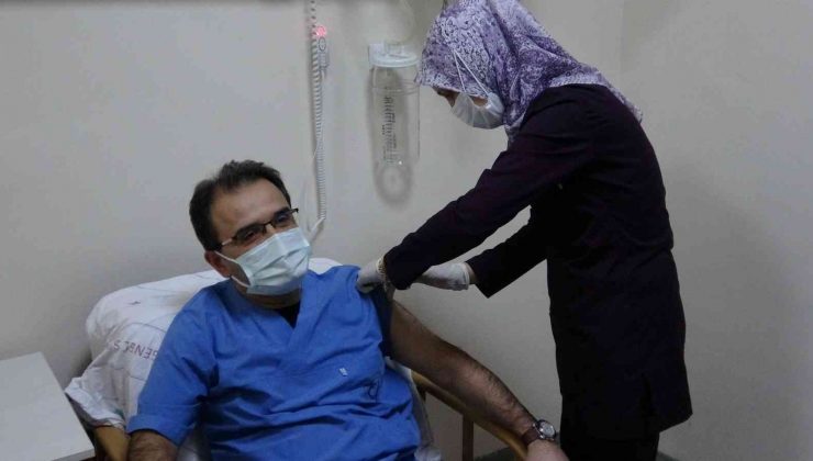 4. doz aşısını olan Vali Ayaz’dan vatandaşlara çağrı: