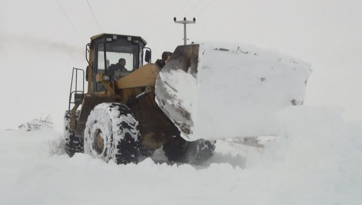 Ahlat’ta tüm köy yolları ulaşıma kapandı, eğitime 1 gün ara verildi